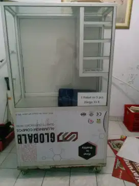 Dijual Etalase ukuran T= 200 cm dan P= 180 cm dan L= 80 cm