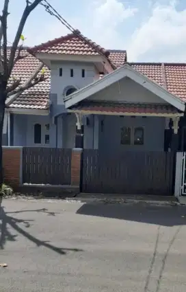 Disewakan rumah siap huni depan taman di galaxy bebas banjir