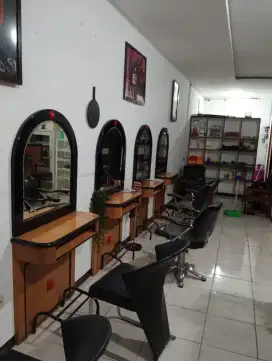 Dicari dibutuhkan Kapster Salon yg sudah berpengalaman