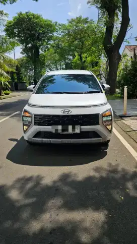 Hyundai Stargazer Prime AT Putih Thn 2023 Kilometer 22.111