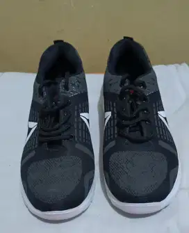 Sepatu Pria Reebok