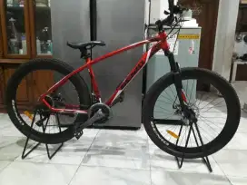 Sepeda MTB Genio M-541 27 merah bekas kondisi istimewah jarang pake.