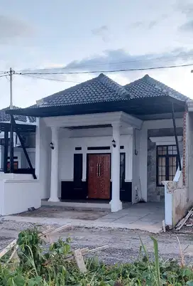 DIJUAL RUMAH SIAP HUNI TERSEDIA DENGAN 3 TYPE DI PINGGIR JALAN LAMP