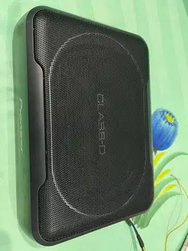 Subwoofer kolong mobil