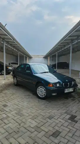 BMW 318i 1997 Bensin