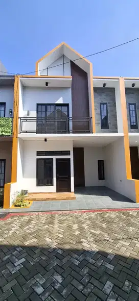 Di jual rumah 2 lantai selangkah Tol Cisalak