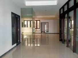 TURUN HARGA RUMAH EX KANTOR DHARMAHUSADA DEKAT MERR DAN GALAXY MALL