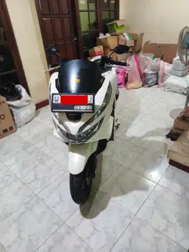 Honda PCX Putih 2018