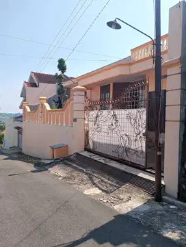 Rumah Luas di Sinar Waluyo Selatan, Kedungmundu, Tembalang, Semarang