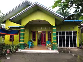 Dijual Rumah dengan tanah yang luas.