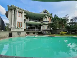 Jual Rumah Luxury Golf View Graha Family Main Road