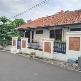 Rumah Sewa Satu Lantai Dekat Pasar Segar Cinere