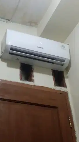 Dijual AC Sharp 1/2 PK low Watt inverter full set