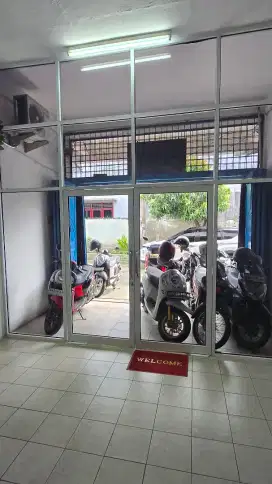Pintu Kaca Rangka Alumunium seperti baru