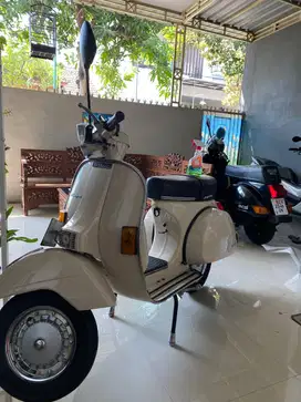 Bismillah dijual koleksi pribadi vespa P150S TV 1981