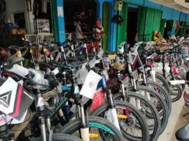 Dibutuhkan 2 (DUA) karyawan toko siap KERJA SERABUTAN