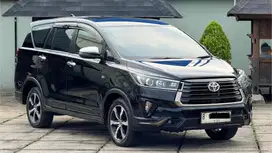 Kijang Innova Venturer 2022 Hitam Bensin 2.0