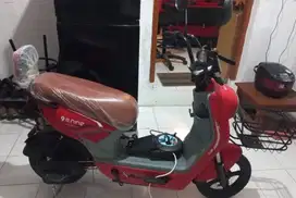 Dijual sepeda listrik warna merah, merk ENINE, type X-One, ada garansi