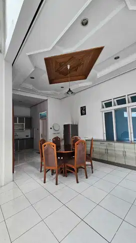 Rumah Cipaganti disewakan terawat dan negotible strategis