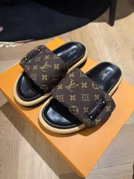 Bu Pool pillow louis vuitton size 38 (new)