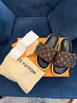 Bu Pool pillow louis vuitton size 38 (new)