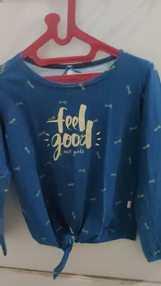 Atasan wanita bertulisan feel good exit girls