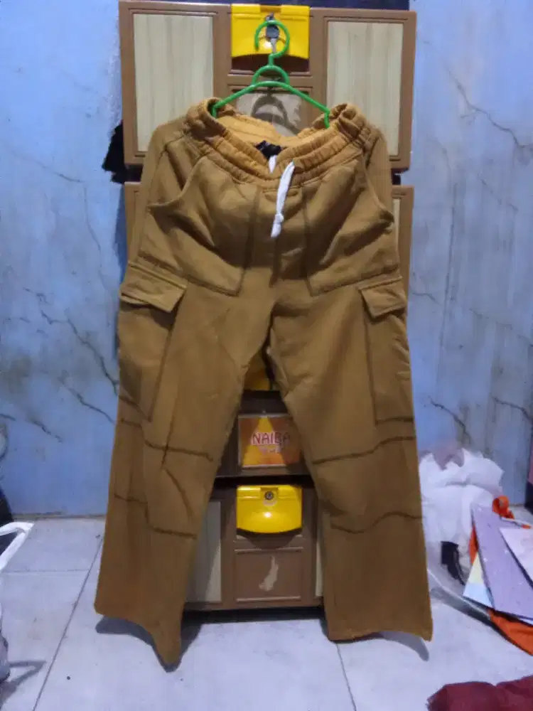 Celana kargo forever 21 size M
