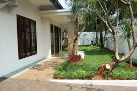 Disewakan Rumah Luas Ada Swim Pool Bebas Banjir Di Jaksel AY16636