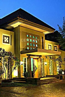 Rumah Desain Khusus By Mata Air Group Di Menteng