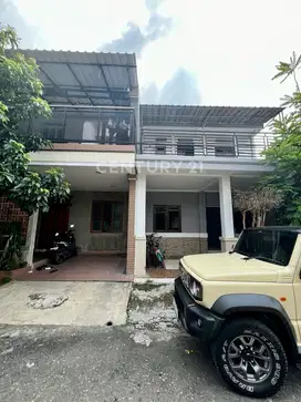 Rumah 2 Lantai Bagus Dan Siap Huni Di Lippo Cikarang