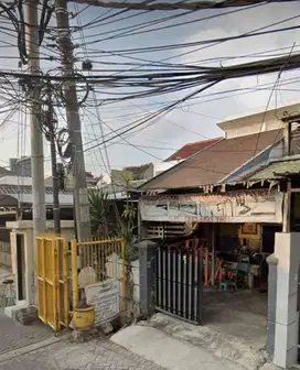 Rumah Simpang Darmo Permai