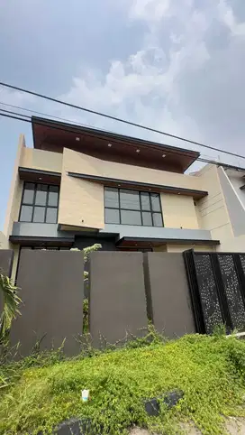 Rumah bagus Tengah Kota Kertajaya Indah Timur, dekat GM, MERR, ITS
