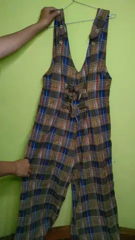 Celana overall motif kotak