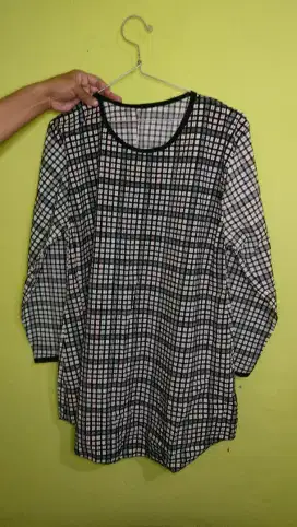 Atasan wanita oversize motif kotak