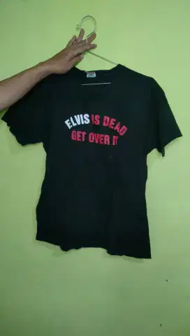 Atasan hitam elvis