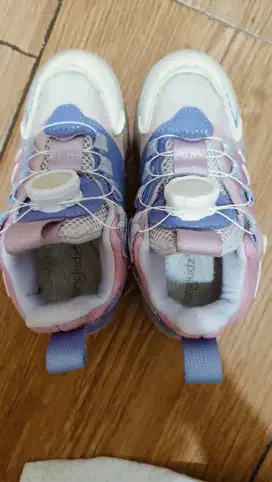 Sepatu anak LED plus sepatu roda