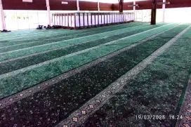 Karpet masjid lembut dan empuk