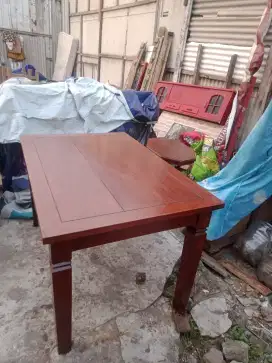 Meja makan kotak serbaguna