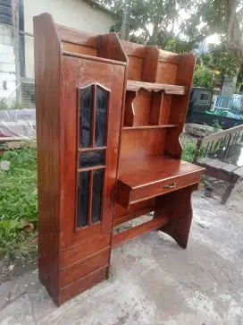 Meja belajar dari jati