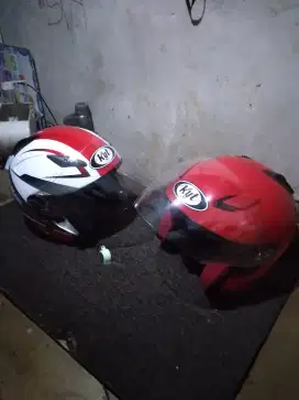 Helm KYT bekas pemakaian