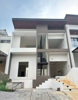 Rumah 2 lantai , lokasi terbaik di semarang