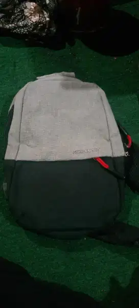 Tas selempang abu abu