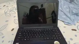 Laptop Asus E402W – Bekas