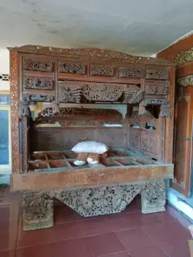 Ranjang ful ukir karatonan