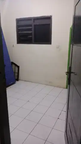 Di Kontrakan Rumah Tahunan