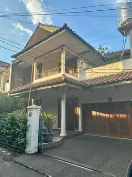 Dijual Rumah Cantik, Lokasi strategis, Di Jakarta Selatan