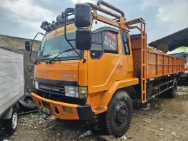 Mitsubishi fuso 220ps engkel 4x2 Long sasis bak thn  2010 bak 7.5 m