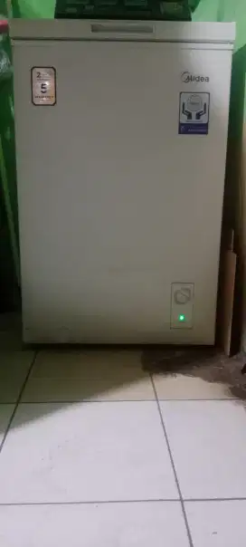 Freezer Midea Ukuran Kecil(Jual cepat) bisa nego