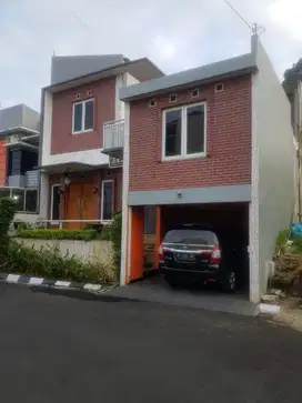 Dijual rumah cantik 2 Lantai di lingkungan asri ciwaruga bandung