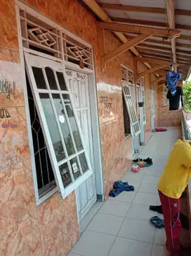 Rumah kost 16 pintu di Karawang